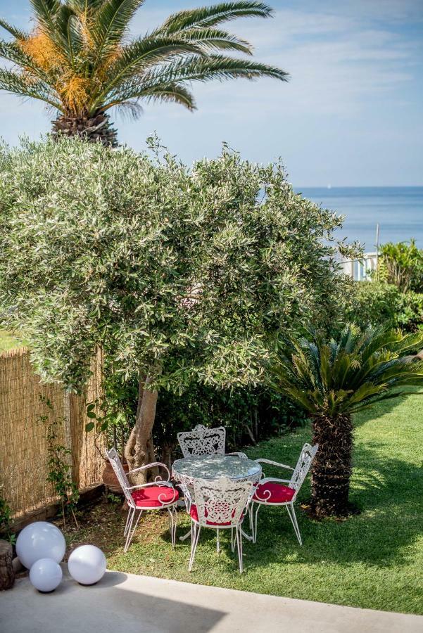 Oikia Eleanthi - Beachfront Garden Home! Mytikas  Bagian luar foto