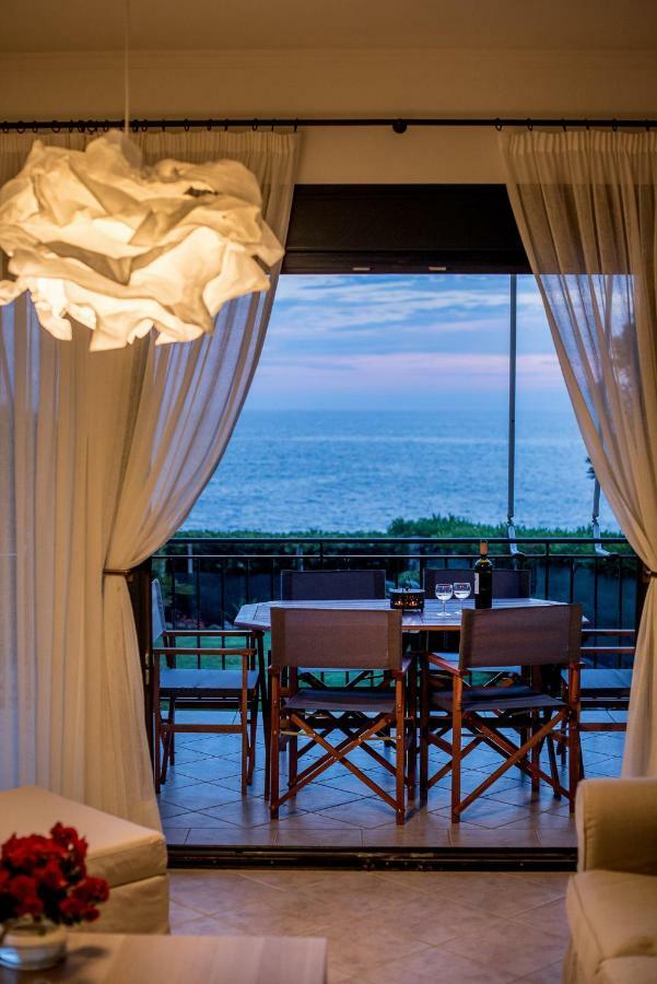 Oikia Eleanthi - Beachfront Garden Home! Mytikas  Bagian luar foto